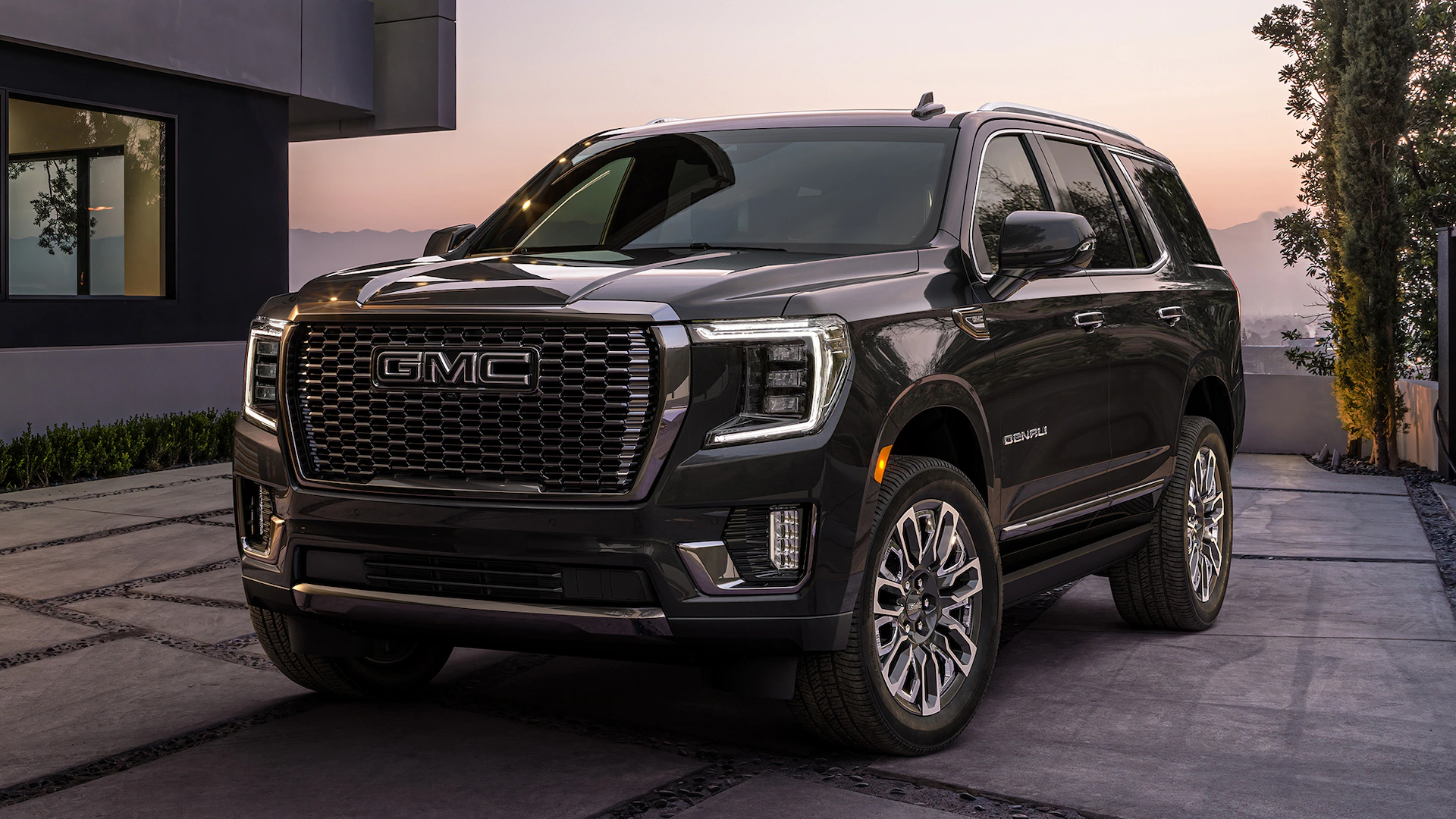 2023-GMC-Yukon-Denali-Ultimate-exterior.webp